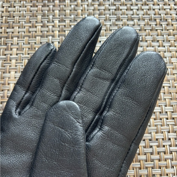 100% Genuine Leathers Gloves - Picture 4 of 8